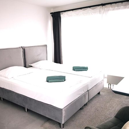 Hh 01 By Rockchair - Superhost Status - Modernes Apartment Mit Sonnigem Balkon & Premium Boxspringbetten In Winterhude - Hamburg Top Geheimtipp Exterior foto